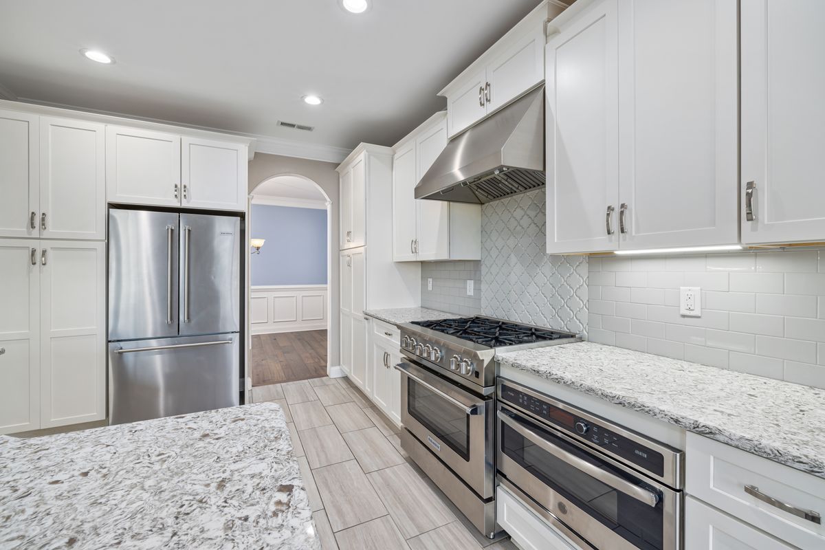 Modern Modular Kitchen design by AR Enterprises