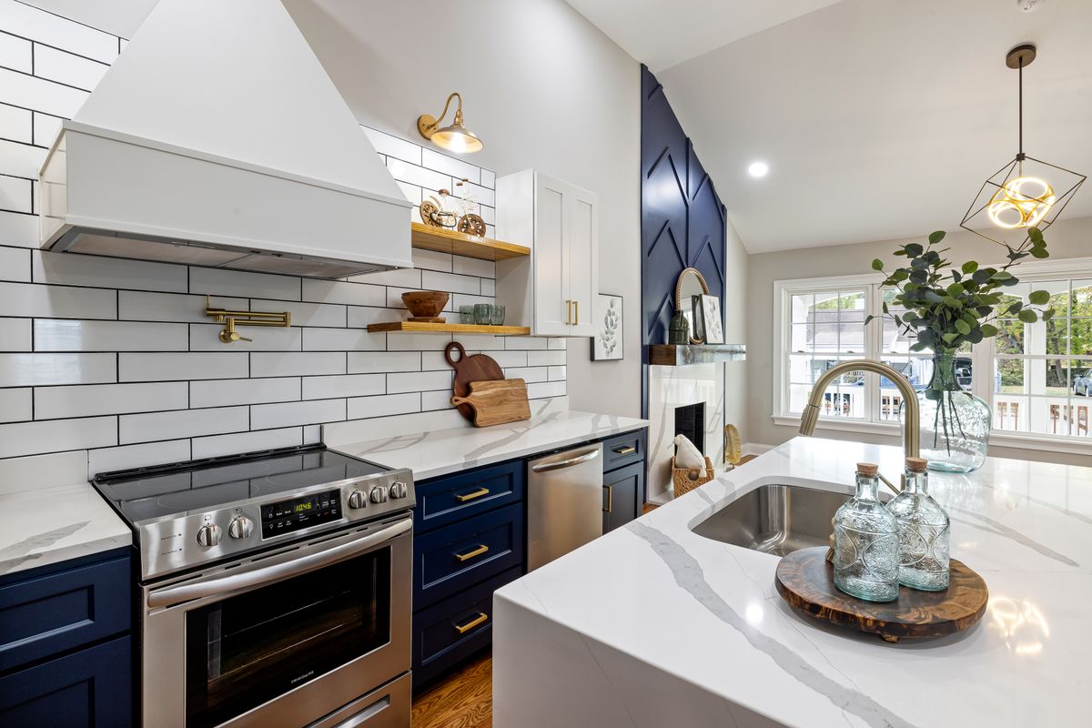 U-Shaped Kitchen design by AR Enterprises