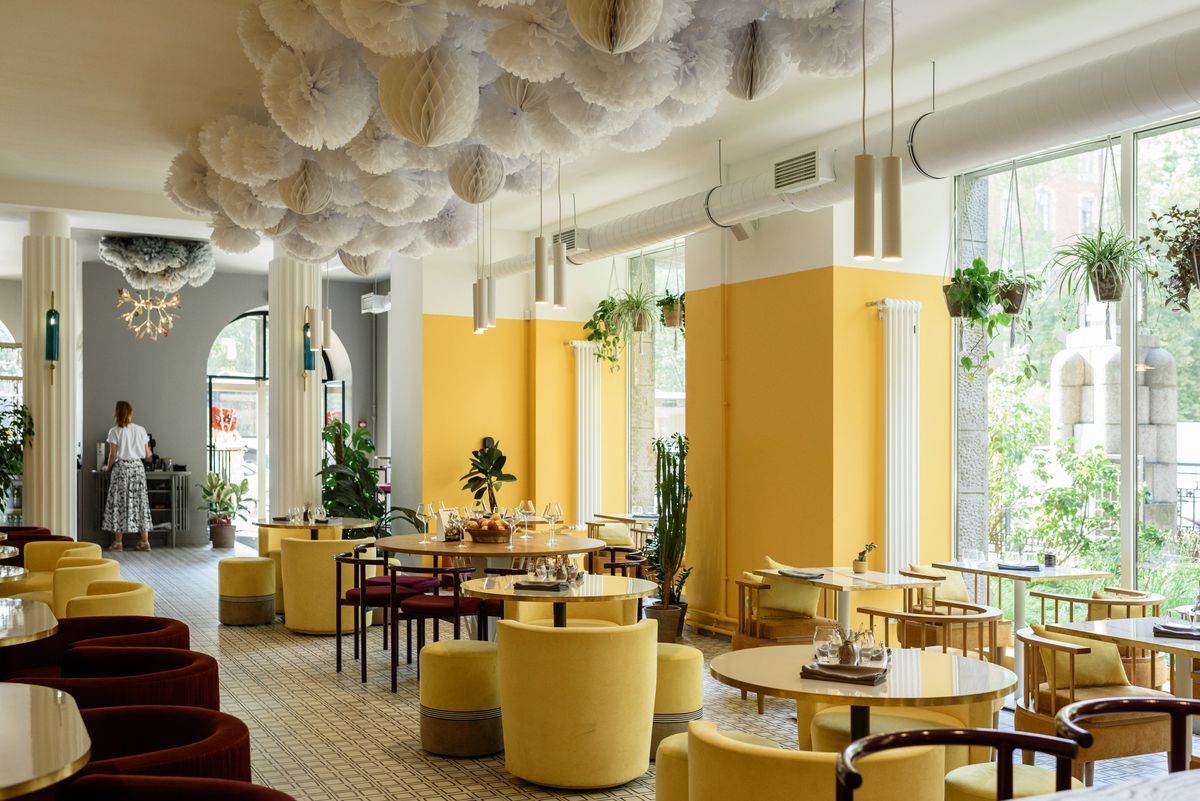 Contemporary Restaurant — restaurant interior design by AR Enterprises